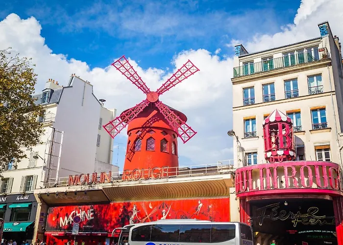 Studio Cocoon With View In The Heart Of Paris 09