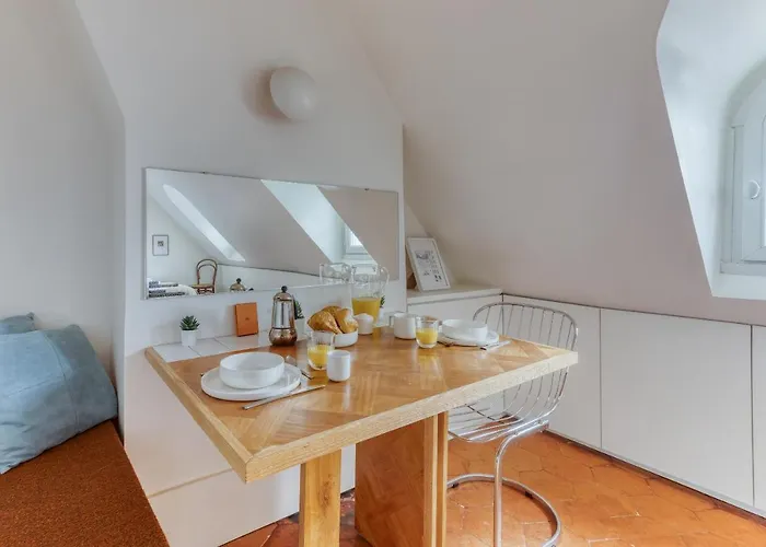 Studio Cocoon With View In The Heart Of Paris 09